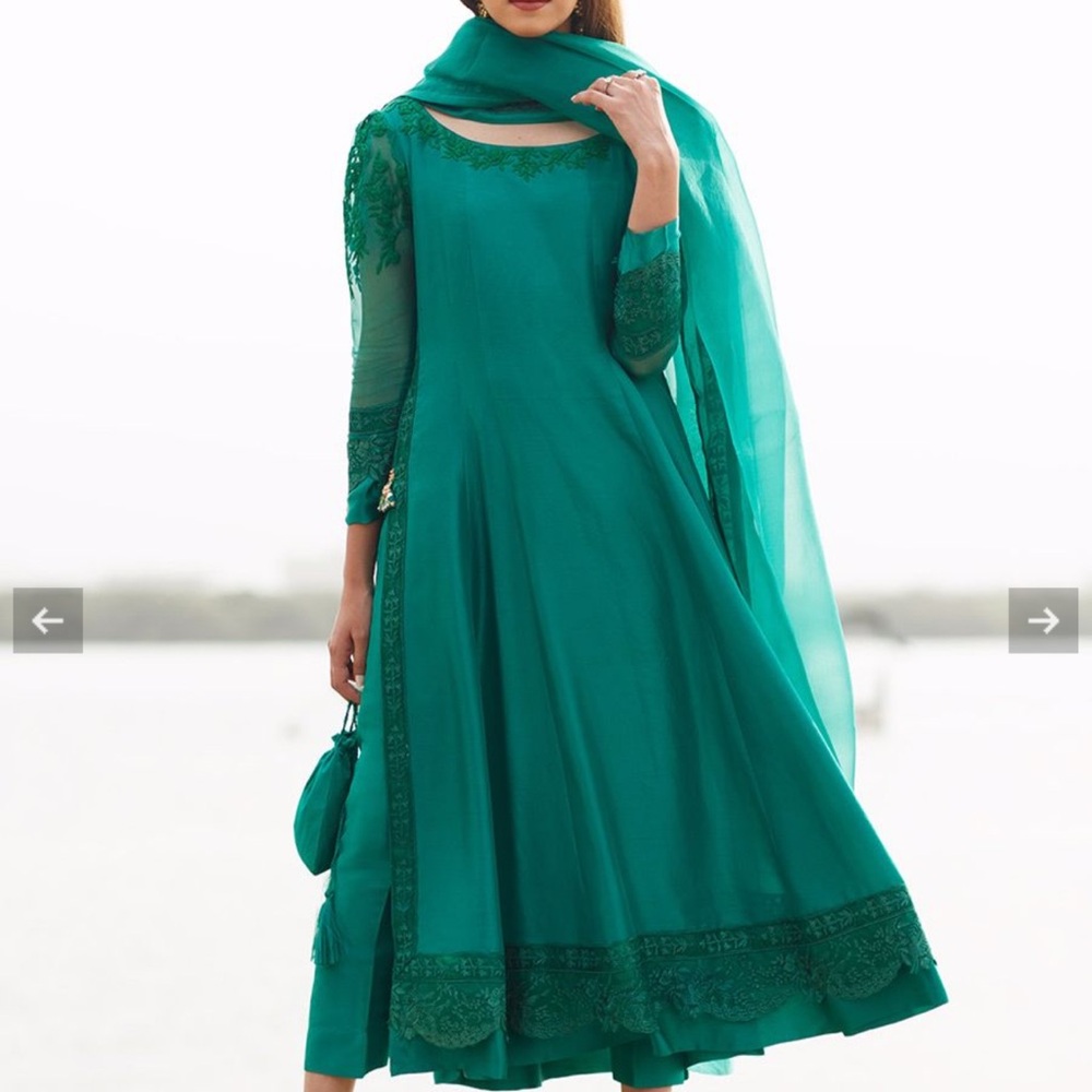 Farah Talib Aziz Beautiful Green A-line Long Sleeve Dress